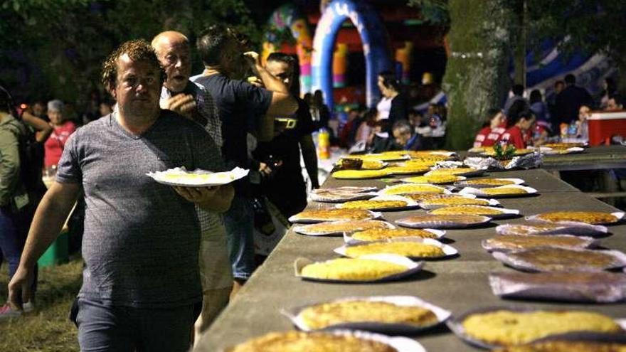 Tortillas preparadas por la organización en 2016. // Bernabé/Luismy