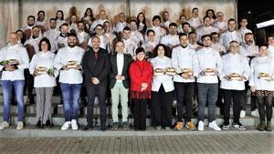 Los representantes de las 50 pastelerías distinguidas con el premio Fava de Cacau 2024.