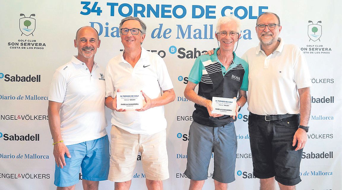 Los ganadores de Scratch, Antonio Casellas y Francisco Aguiló, acompañados de Sebastián Oliver, gerente de Diario de Mallorca, y Tomeu Matamales, director regional de Balears de Banc Sabadell.