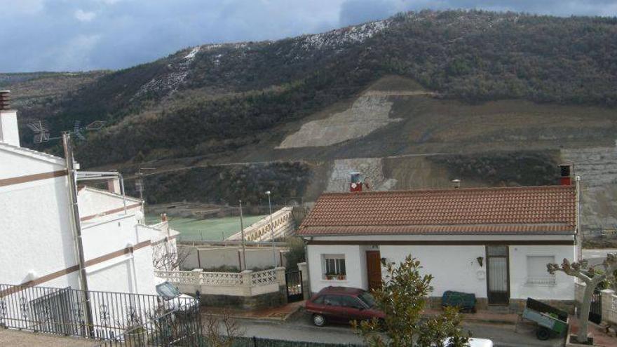 Más de 50 casas siguen cerradas por la amenaza de la ladera de Yesa