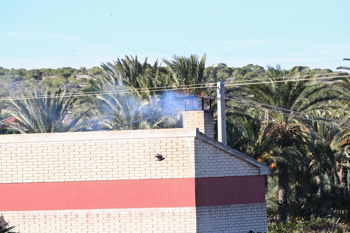 Un doble crimen mantiene acordonada una urbanización de Elche con un implicado atrincherado
