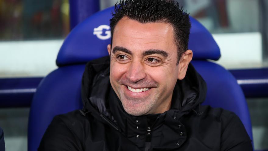 Ni con siete fichajes basta, Xavi aún pide más