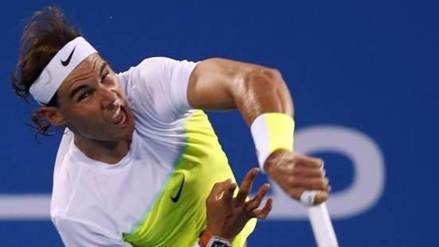 Rafel Nadal, durante el partido de ayer en Abu Dabi.