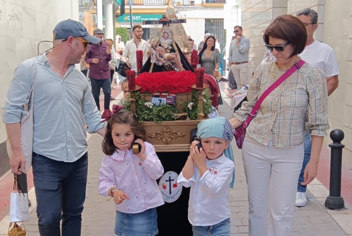 Niños en la Semana Santa Chiquita de Cabra.