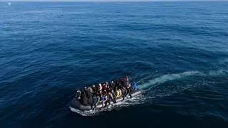 Mueren cinco inmigrantes, entre ellos un niño,  al intentar cruzar el Canal de la Mancha