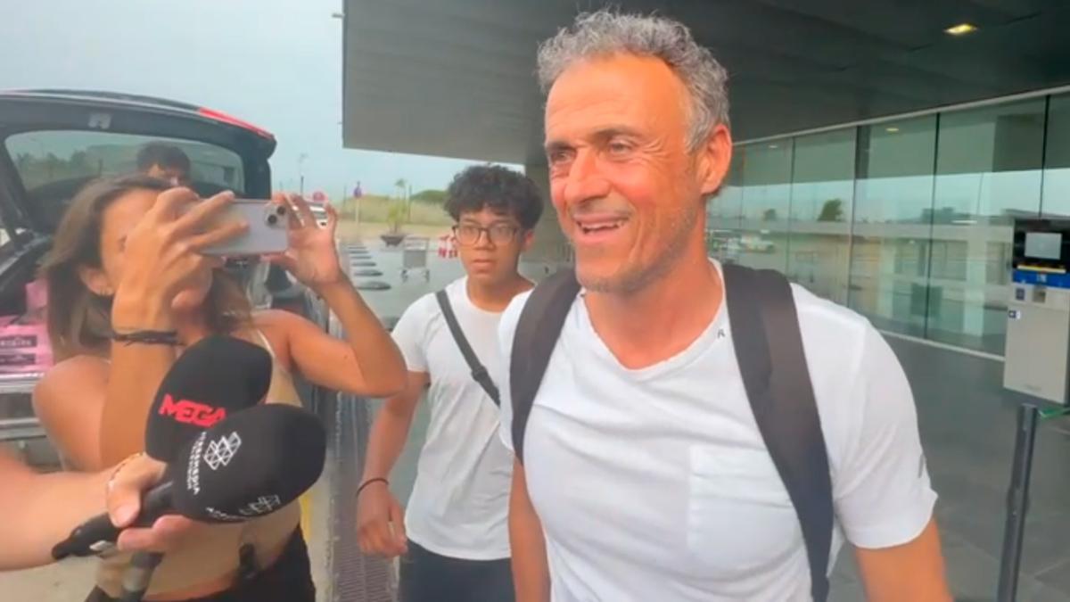 Luis Enrique llega al aeropuerto de Barcelona procedente de París