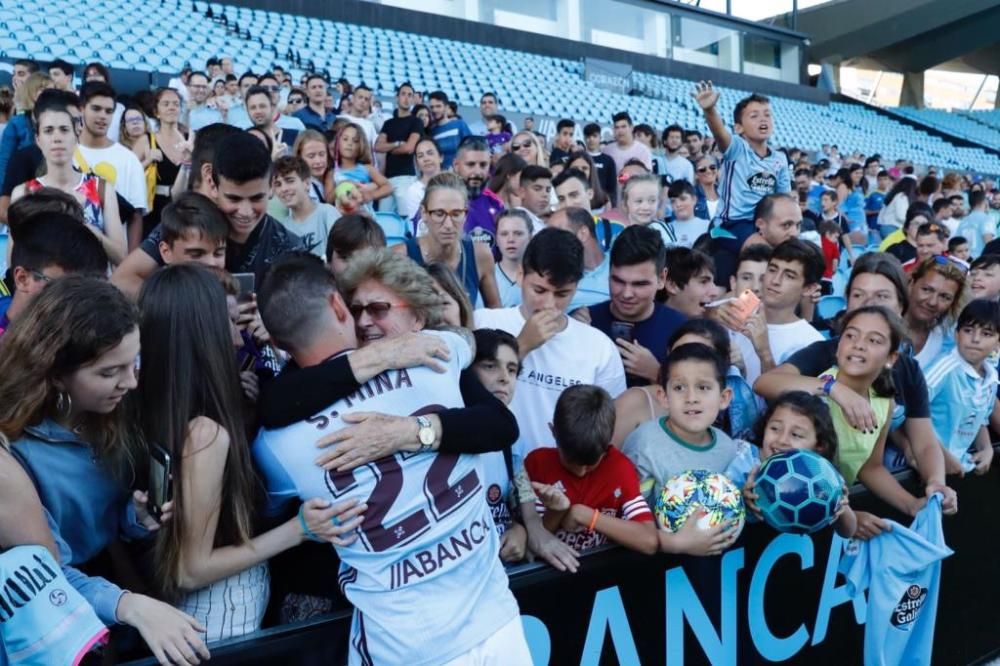 Así ha sido la presentación de Santi Mina en Balaídos