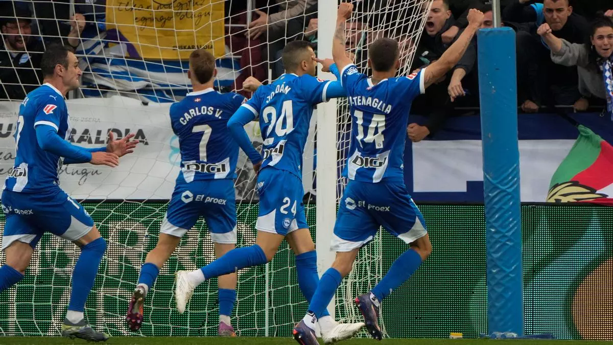 Un polémico penalti acerca al Alavés a la salvación