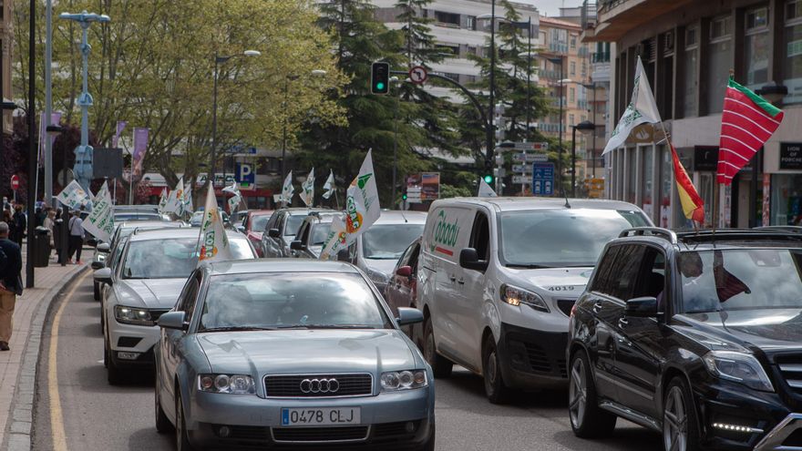 GALERÍA | Manifestación de los sindicatos ganaderos en contra de la "sobreprotección" del lobo ibérico GALERÍA | Manifestación de los sindicatos ganaderos en contra de la "sobreprotección" del lobo ibérico