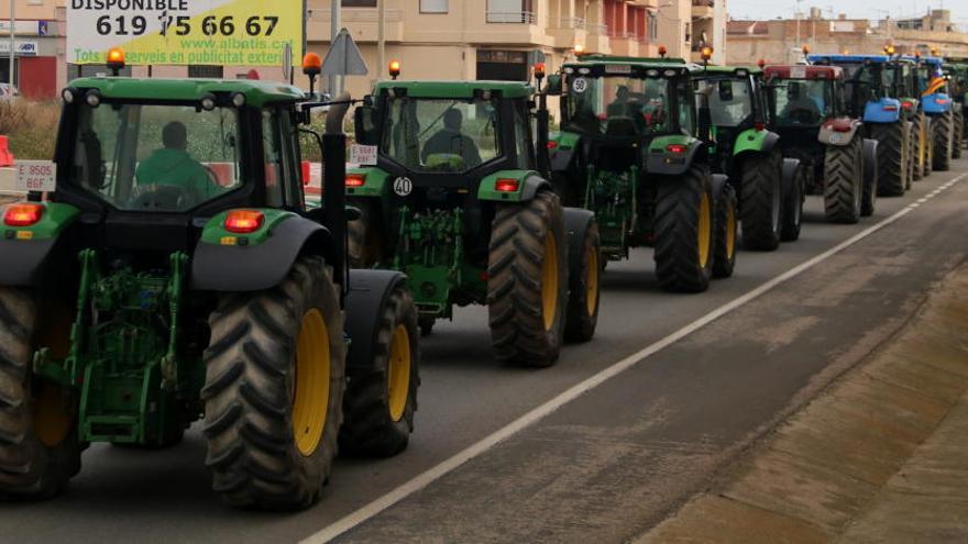Comença la marxa de tractors per reclamar «dignitat» per a l&#039;activitat agrària