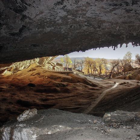 La Cueva del Milodón, el lugar de la Patagonia chilena donde encontrarse con el increíble mamífero prehistórico