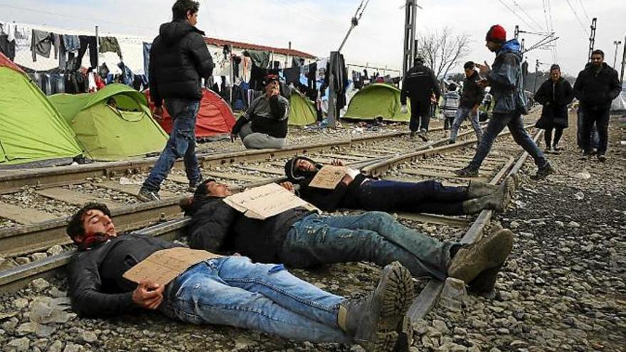 Refugiats protesten a Grècia pel tancament de fronteres