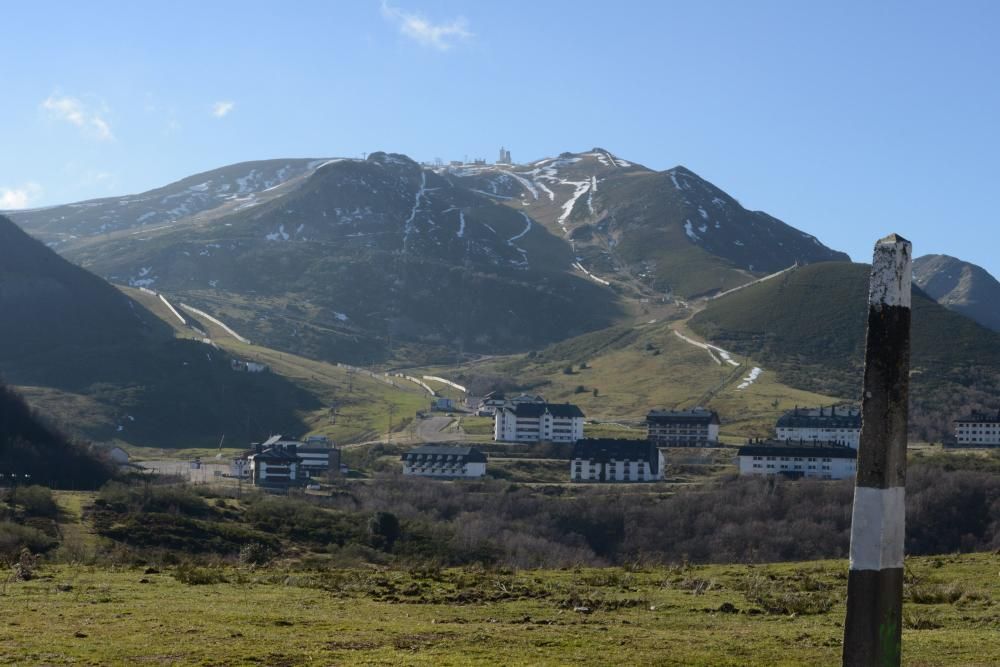 La estación de esquí Valgrande-Pajares sin nieve