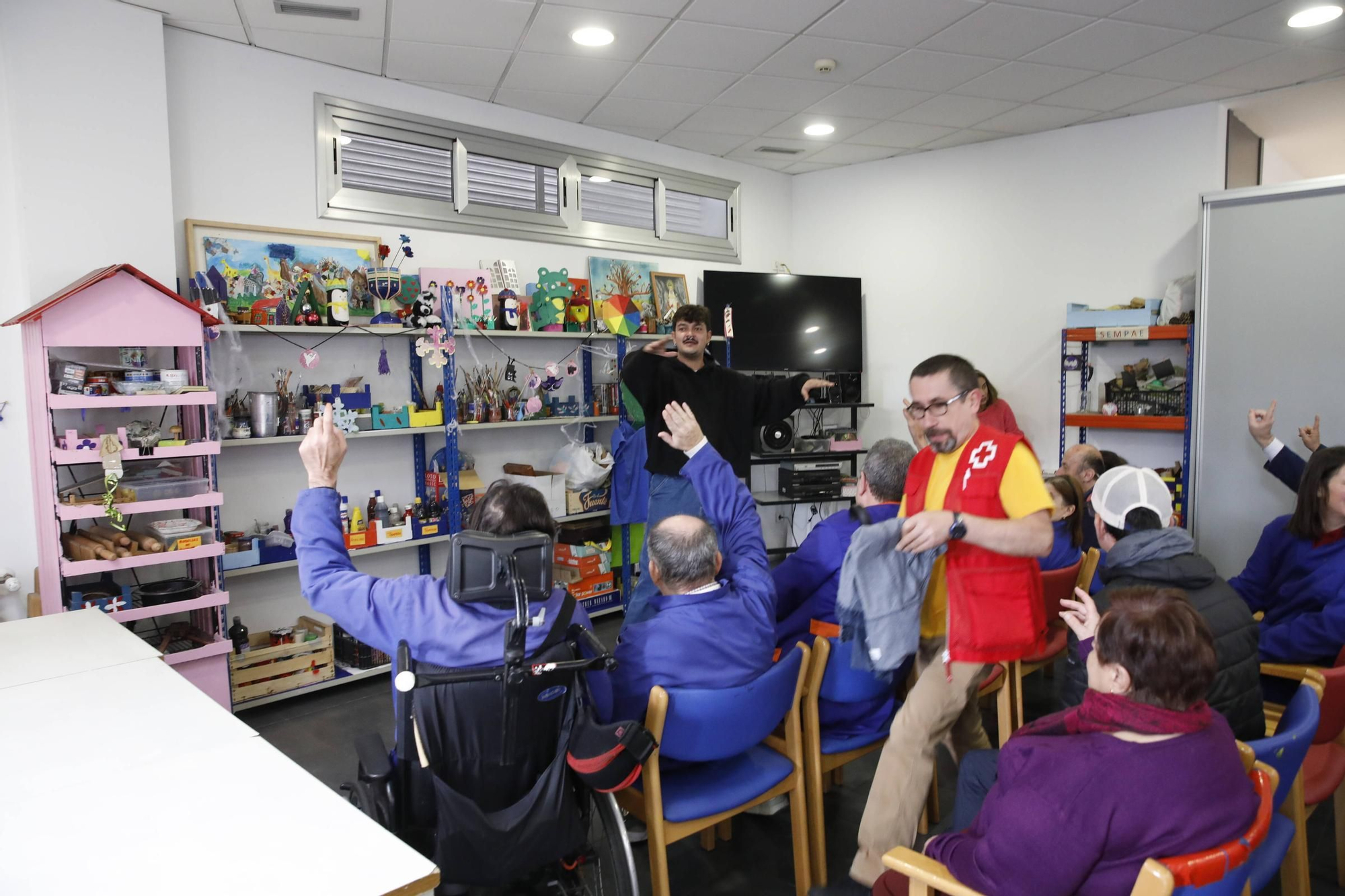 Así es la iniciativa para tejer lazos entre los mayores de El Natahoyo (en imágenes)