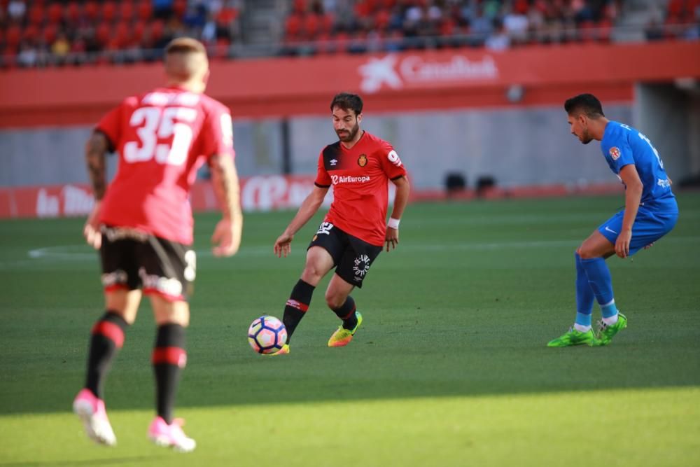 Real Mallorca kämpft weiter verbissen gegen den Abstieg. Der Zweitligist hat am Samstag (20.5.) im Stadion von Son Moix gegen Almería drei wichtige Punkte geholt.