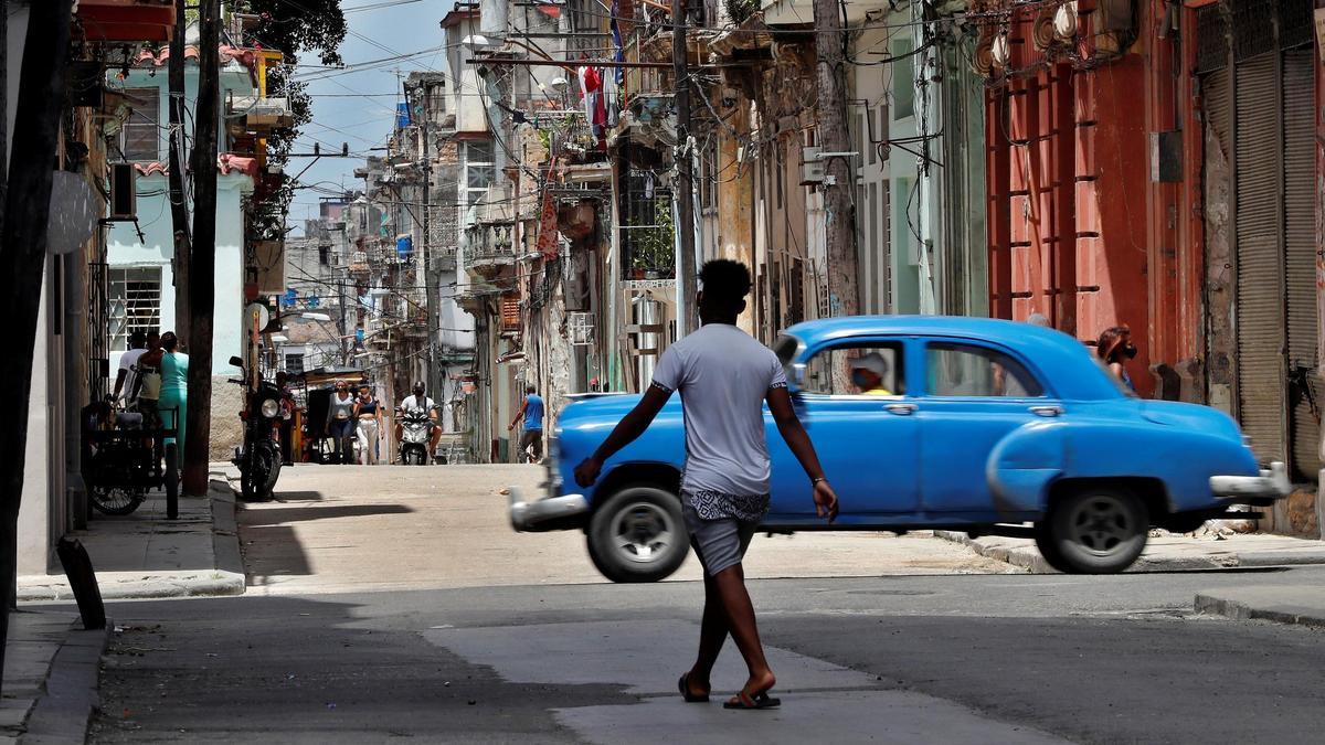 Vista general de una tradicional calle en La Habana vieja, en una imagen de archivo.