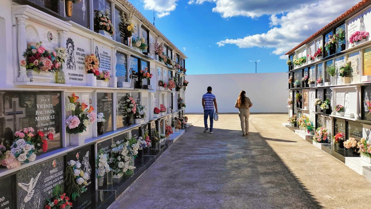 Zona nueva, en la última ampliación del cementerio municipal