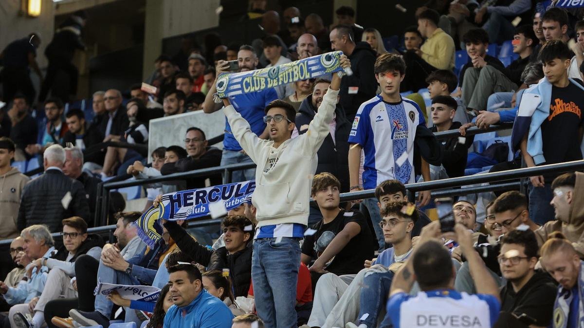 Aficionados del Hércules en el partido ante La Nucía.