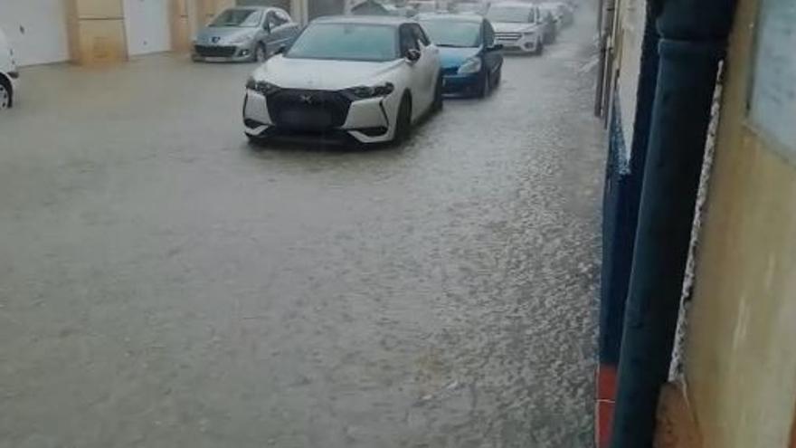 Las lluvias inundan calles en El Campello