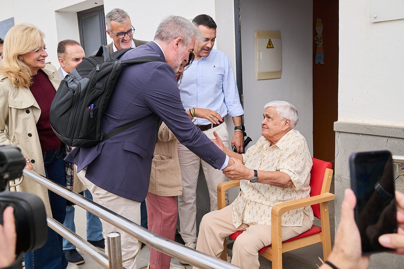 Visita de Fernando Clavijo a La Graciosa