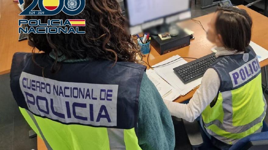 Detenidos en Alicante por vender tarjetas de asilo y residencia falsificadas