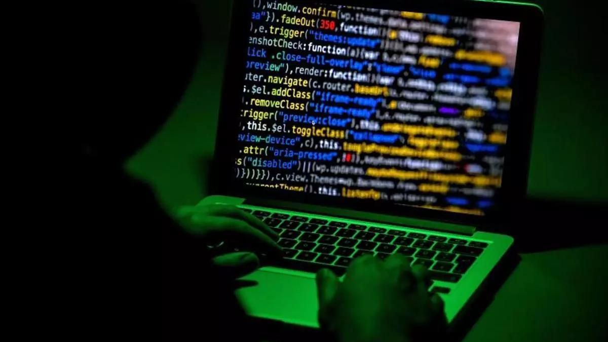 Navegación en una base de datos atacada por hackers.