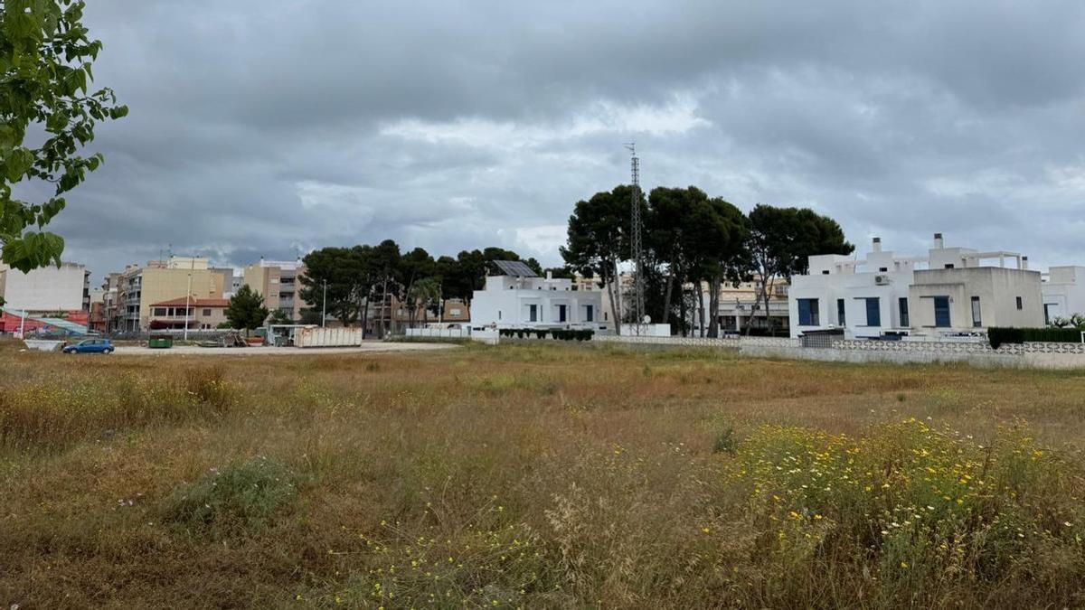 Solar en el que se construirá el nuevo centro de salud de Orpesa.