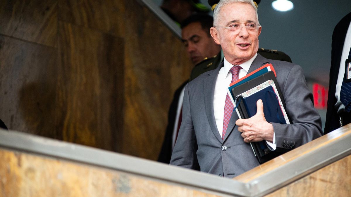 Archivo - El expresidente de Colombia Álvaro Uribe