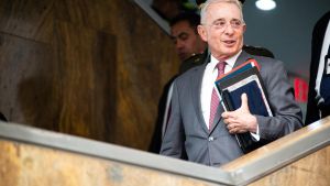 Archivo - El expresidente de Colombia Álvaro Uribe