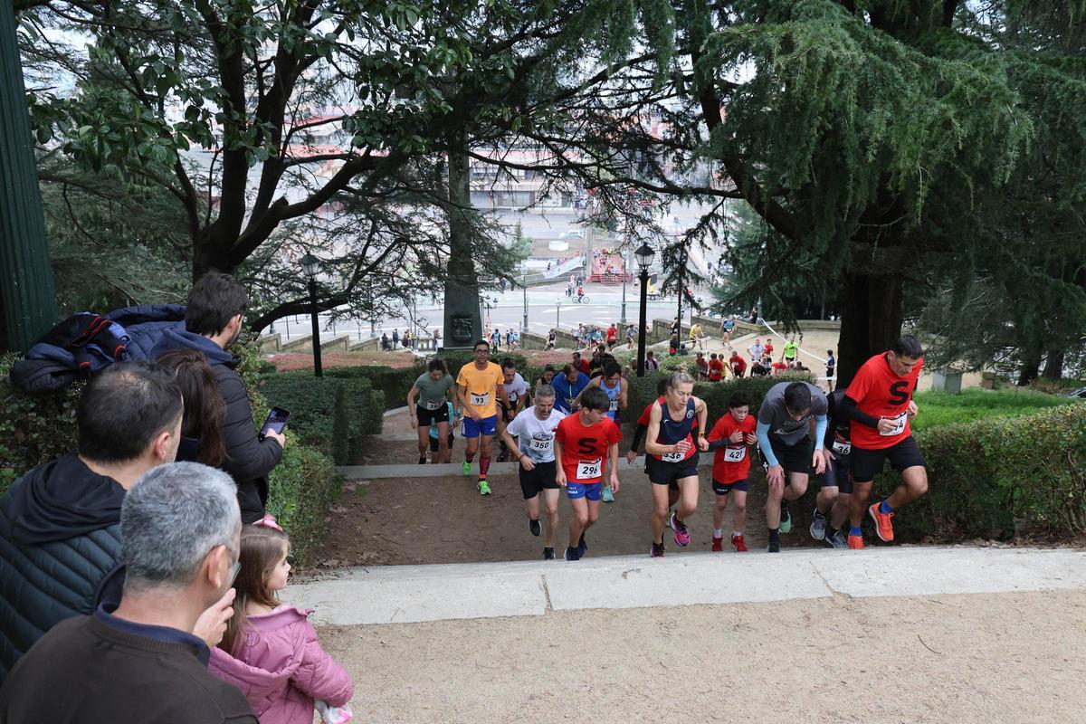 Más de 400 atletas miden sus fuerzas en la Subida ao Castro