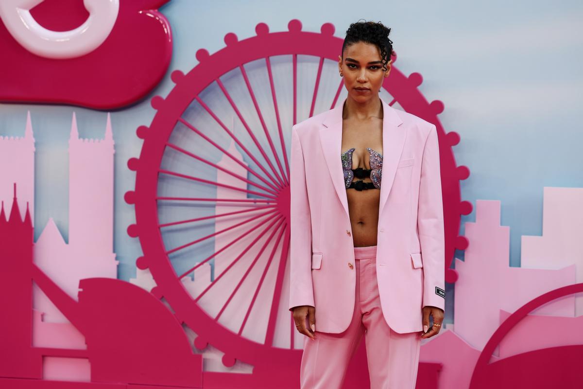 La alfombra rosa en el estreno europeo de Barbie en el centro de Londres