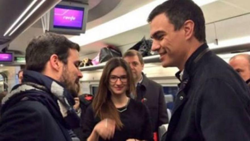 Sánchez y Garzón se encuentran en el AVE camino a Valencia