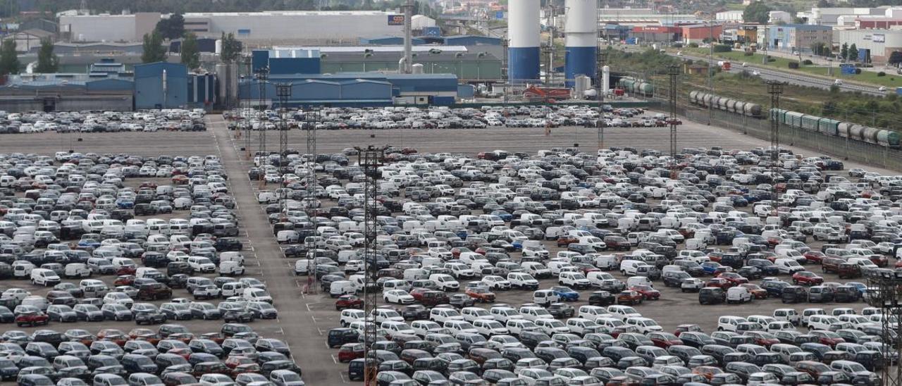 Imagen de la campa de coches que utiliza Gefco en Porriño para el &#039;stock&#039; peninsular. // Ricardo Grobas