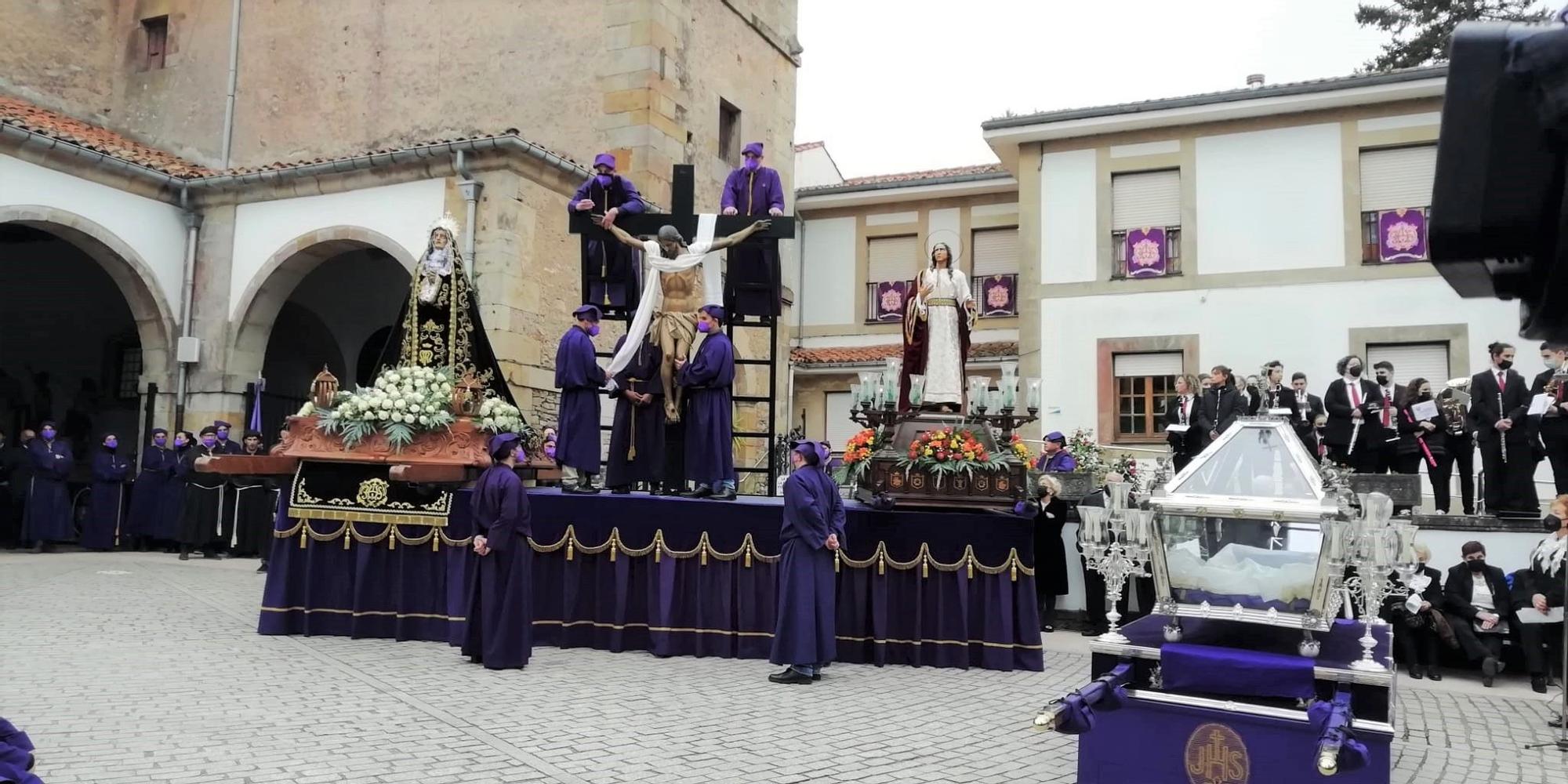 Pasión y devoción en el Desenclavo y en la Procesión del Santo Entierro en Villaviciosa.