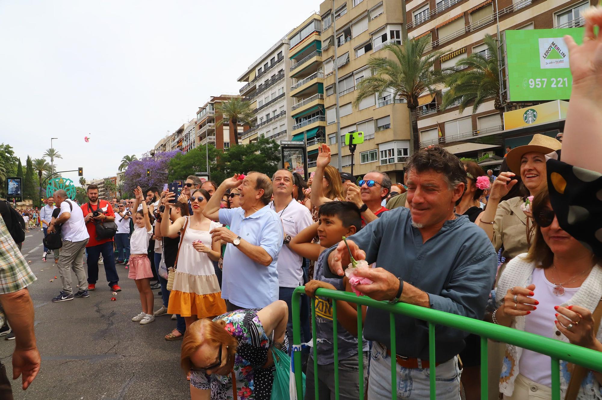 La Batalla de las Flores abre el Mayo festivo en Córdoba con 90.000 claveles