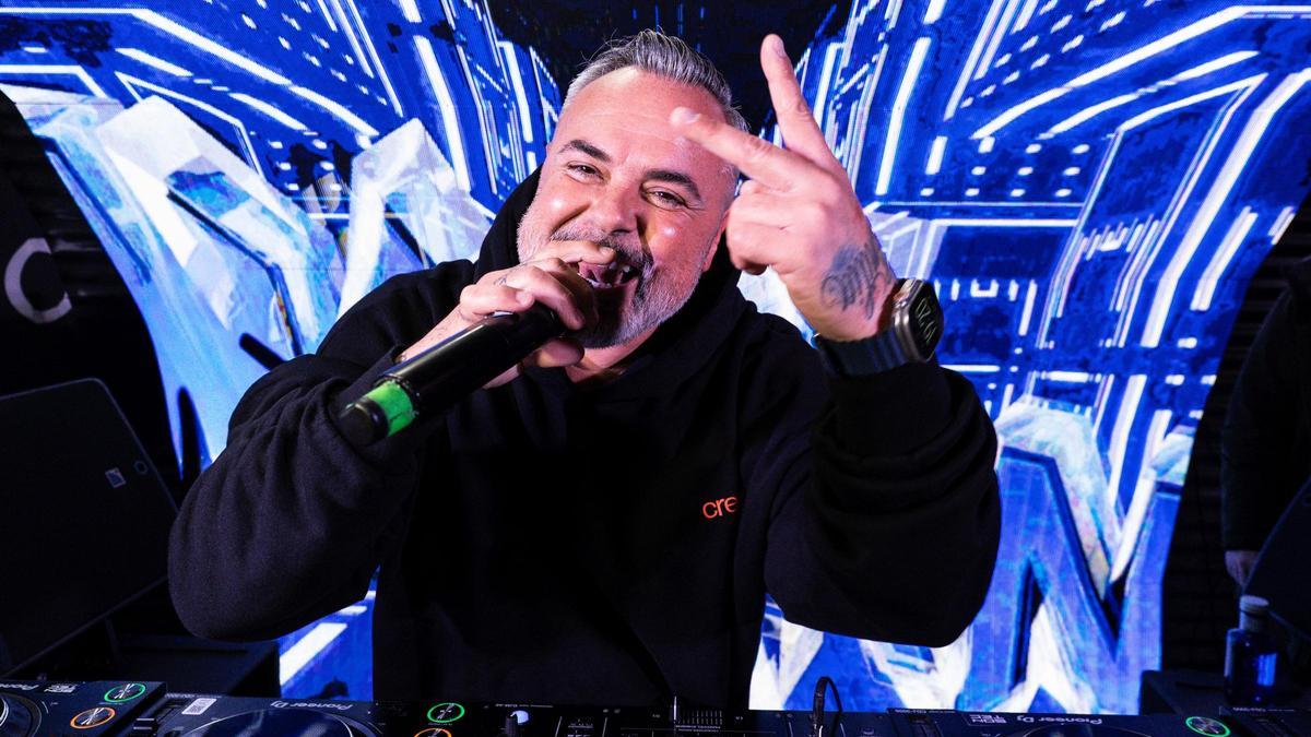 El artistca Juan Magan, este sábado en la actuación ofrecida en el espacio Marchica Experienca de la estación de esquí de Formigal.