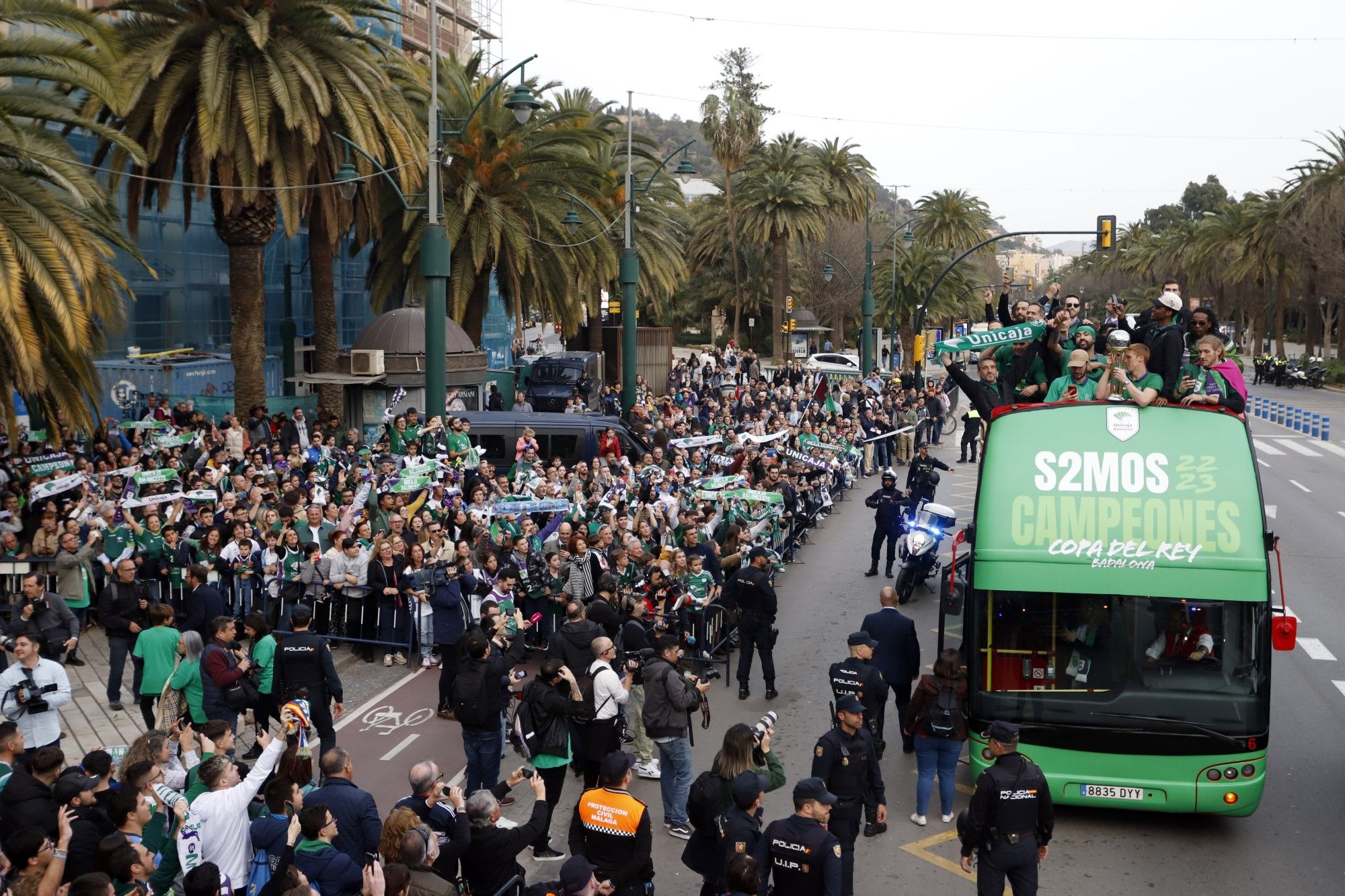 La fiesta del Unicaja, campeón de la Copa del Rey, por las calles de Málaga