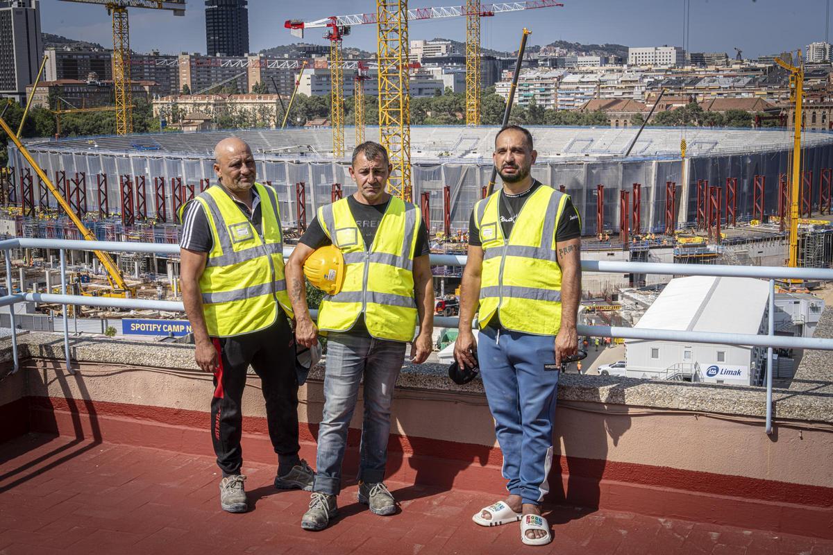 Las obras del Camp Nou desde dentro: tres meses siguiendo a los trabajadores rumanos del Camp Nou