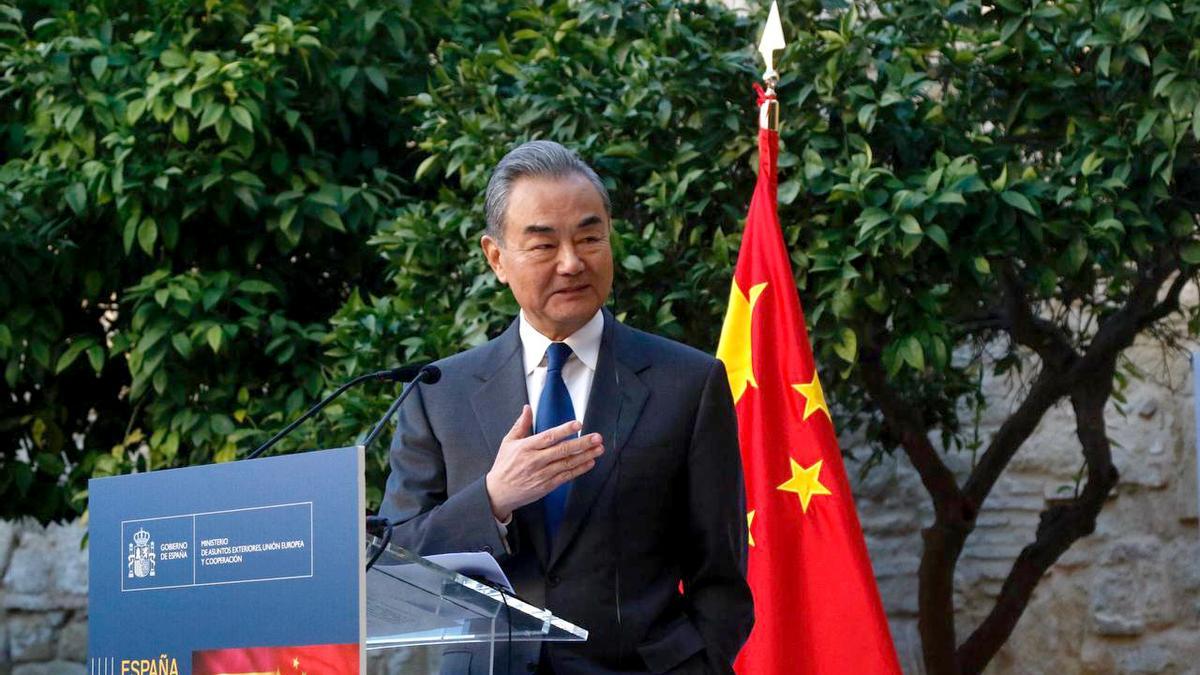 El ministro de Exteriores chino Wang Yi se reúne con José Manuel Albares en el Alcázar de Córdoba