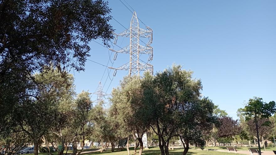 El parque de Santa Ana y las torres de alta tensión