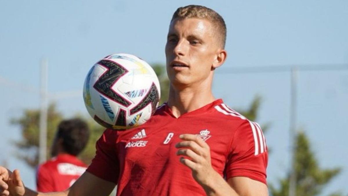 Alberto González en el entrenamiento de ayer. | REAL MURCIA PRENSA