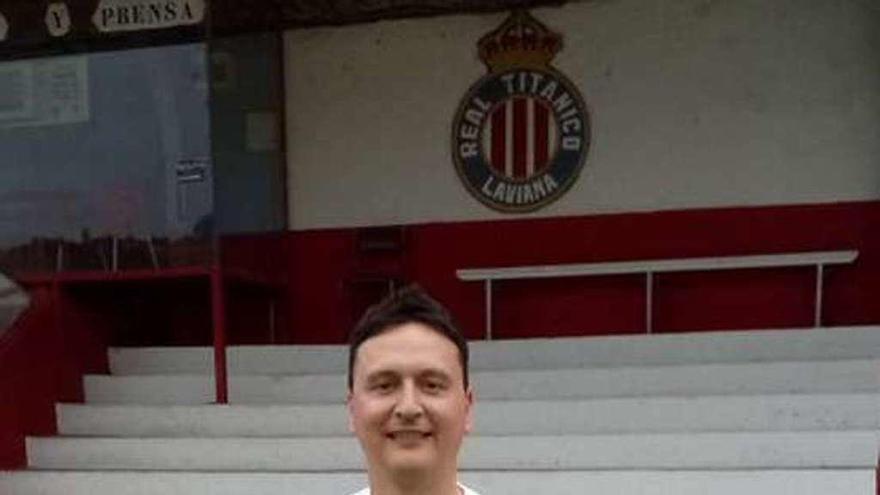 Adrián González, presentado como entrenador del Titánico para la próxima temporada