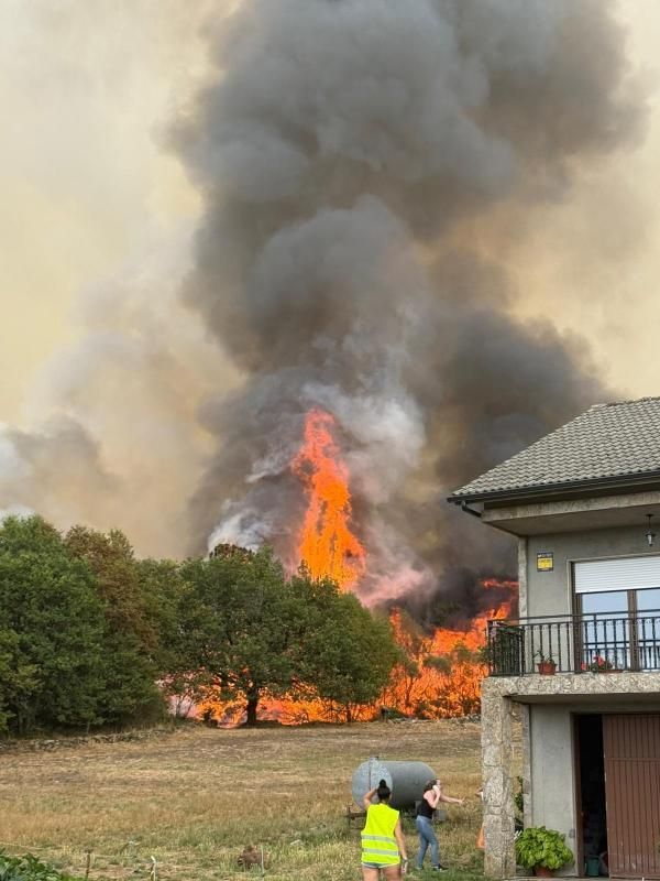 Un incendio en la parroquia de Castro, en Dozón, hizo activar el nivel 2.