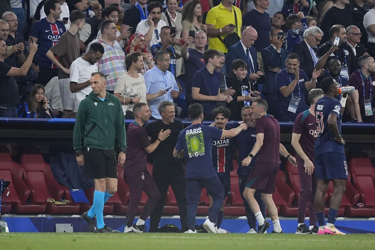 Luis Enrique celebra el gol de Senny Mayulu en la final de la Champions entre el PSG y el Inter de Milán.