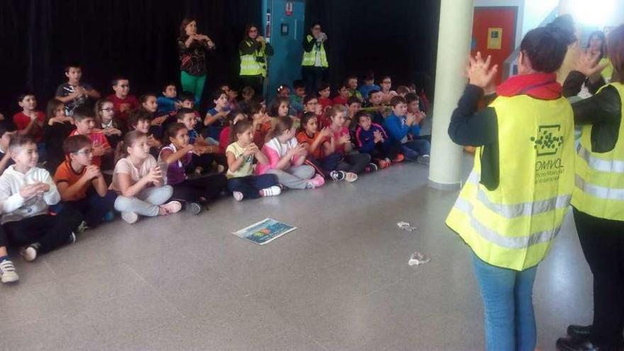 Niños de Culleredo aprenden a lavarse las manos