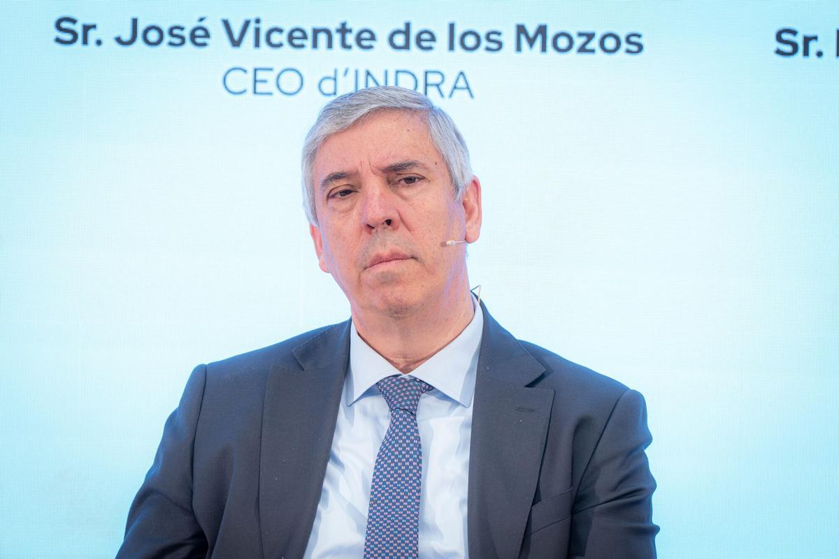 Mesa redonda empresarial sobre industria, energía y tecnología con la participación de Xavier Pujol, de Ficosa; José Vicente de los Mozos, de Indra, y Emiliano López-Achurra, de Petronor.