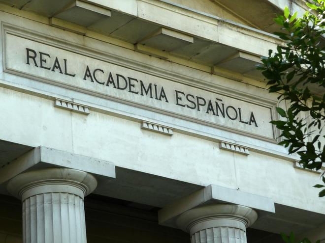 ¿"Muy muy" o "muy, muy"? La RAE resuelve una duda muy habitual