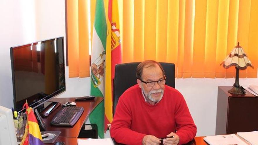 Francisco Gómez, alcalde del pueblo serrano de Benaoján, en un momento de la entrevista.