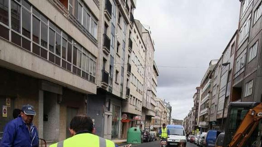 Obras de la empresa, el mes pasado, en la calle B.  // Bernabé/Gutier