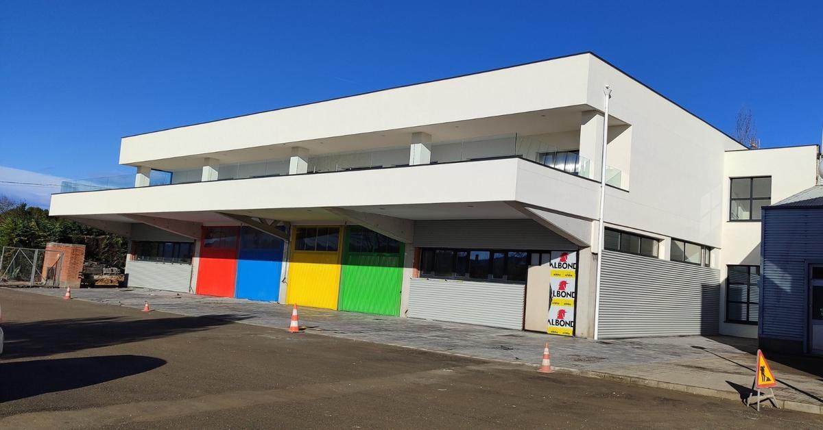 El nuevo pabellón Ana Casanueva en Latores ya terminado.